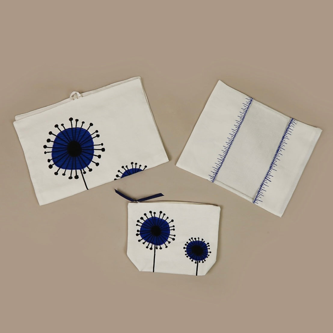 Blue Spike flower travel set